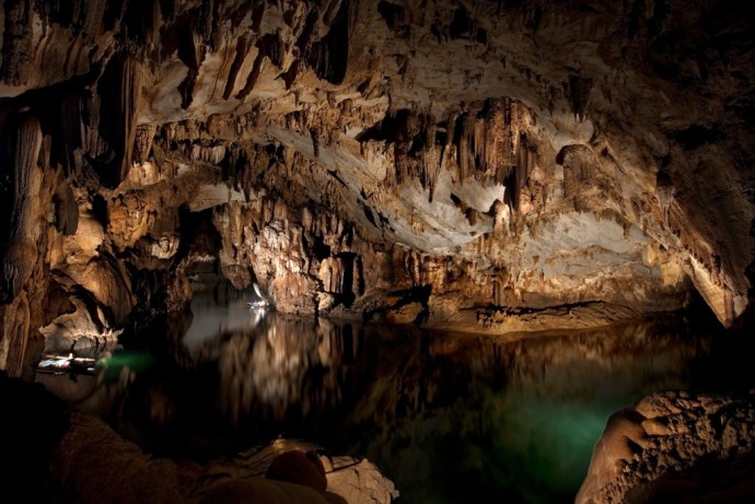 perierga.gr - Το μεγαλύτερο πλωτό υπόγειο ποτάμι στον κόσμο!