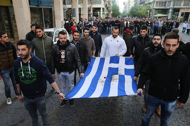 Από την Πύλη του Πολυτεχνείου στο Πέντεμιλι της Κερύνειάς μας