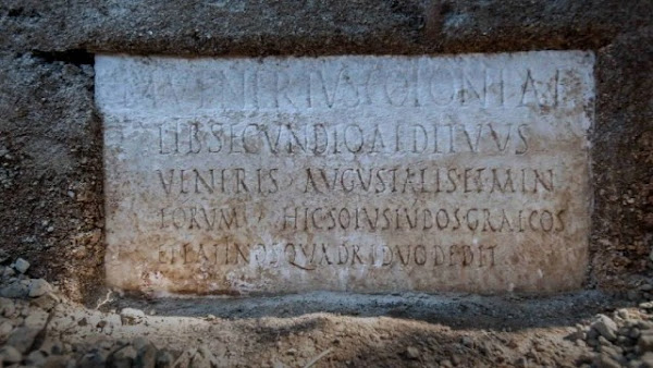 Η ταφική επιγραφή που απέδειξε ότι η Πομπηία έβλεπε θέατρο